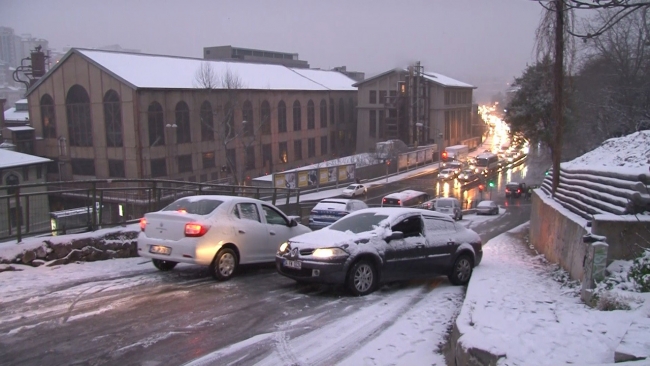 İstanbul’da kar etkisini artırdı